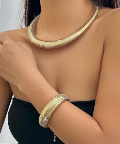 Minimalist Snake Bone Choker Necklace - Exaggerated Clavicle Jewelry - European American Fashion Accessories for a Chic Look