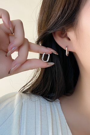 Minimalist Square Hoop Earrings - Unique Niche Design, High-End Understated Style, Trendy Ear Accessories for 2025