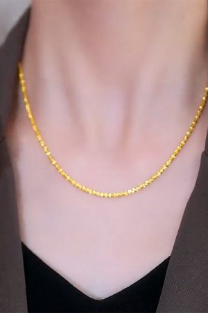 Minimalist Starry Sky Necklace for Women - Elegant Shimmering Clavicle Chain, Fashionable Plain Design, Trendy Light Luxury Accessory