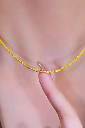 Minimalist Starry Sky Necklace for Women - Elegant Shimmering Clavicle Chain, Fashionable Plain Design, Trendy Light Luxury Accessory