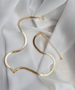 Minimalist V-Shaped Gold Clavicle Necklace for Women, Hip-Hop Style, Light Luxury Snake Bone Chain, Cool & Understated Fashion Accessory