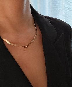 Minimalist V-Shaped Gold Clavicle Necklace for Women, Hip-Hop Style, Light Luxury Snake Bone Chain, Cool & Understated Fashion Accessory