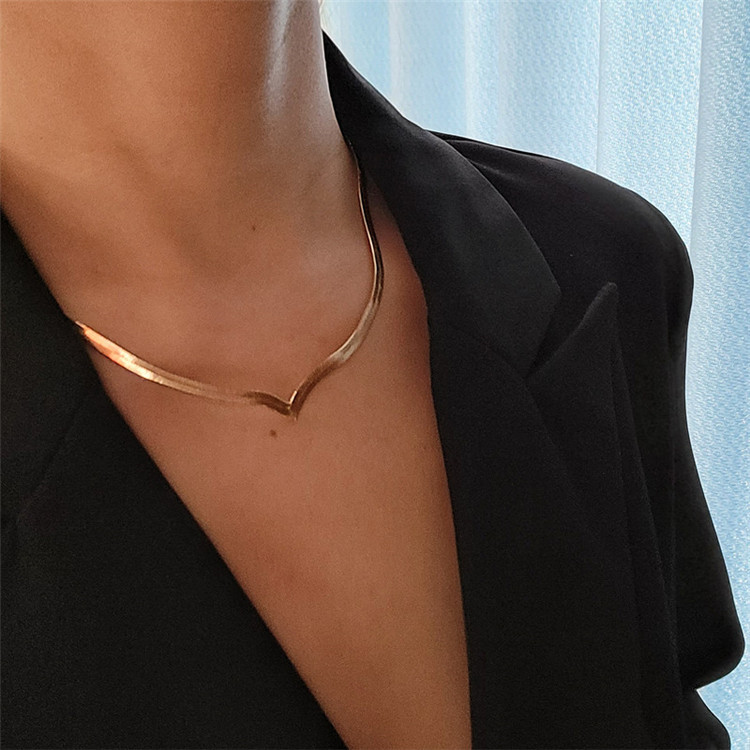 Minimalist V-Shaped Gold Clavicle Necklace for Women, Hip-Hop Style, Light Luxury Snake Bone Chain, Cool & Understated Fashion Accessory Minimalist V-Shaped Gold Clavicle Necklace for Women, Hip-Hop Style, Light Luxury Snake Bone Chain, Cool & Understated Fashion Accessory