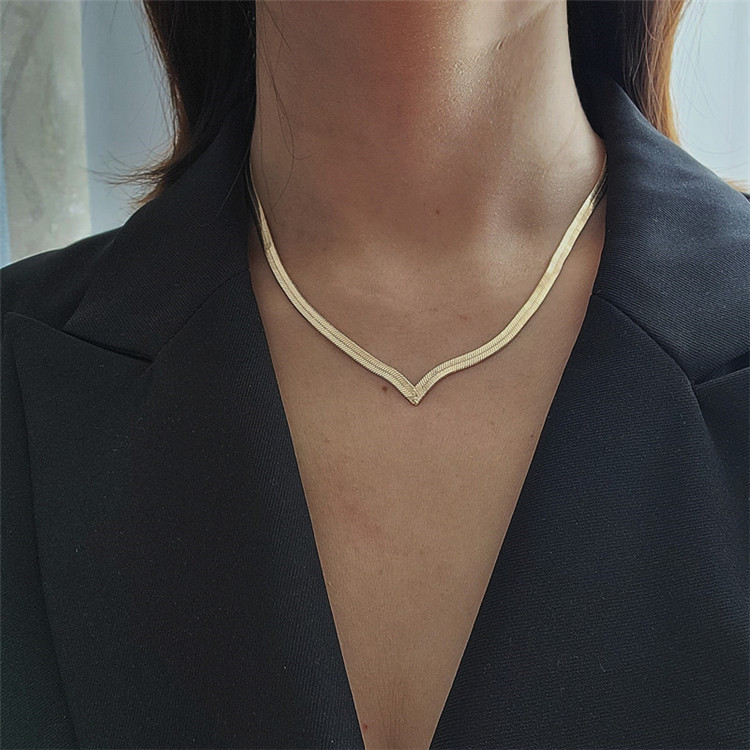 Minimalist V-Shaped Gold Clavicle Necklace for Women, Hip-Hop Style, Light Luxury Snake Bone Chain, Cool & Understated Fashion Accessory Minimalist V-Shaped Gold Clavicle Necklace for Women, Hip-Hop Style, Light Luxury Snake Bone Chain, Cool & Understated Fashion Accessory