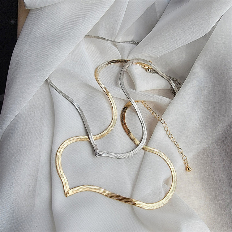Minimalist V-Shaped Gold Clavicle Necklace for Women, Hip-Hop Style, Light Luxury Snake Bone Chain, Cool & Understated Fashion Accessory Minimalist V-Shaped Gold Clavicle Necklace for Women, Hip-Hop Style, Light Luxury Snake Bone Chain, Cool & Understated Fashion Accessory