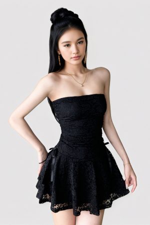 Minimalist Vintage Black Lace Strapless Bow Dress - Sexy Waist-Cinching A-Line Short Skirt for Summer Events and Parties