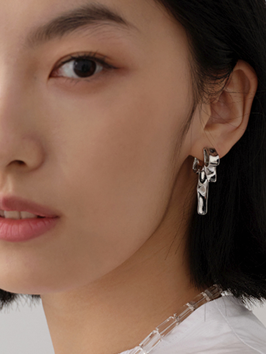 Minimalist Vintage Bow Earrings - Unique Irregular Design, Versatile Niche Style for Everyday Elegance Minimalist Vintage Bow Earrings - Unique Irregular Design, Versatile Niche Style for Everyday Elegance