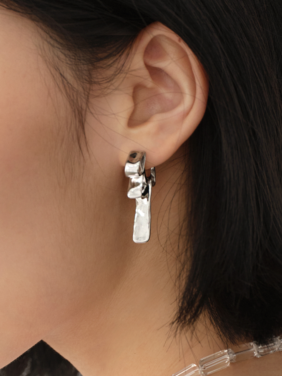 Minimalist Vintage Bow Earrings - Unique Irregular Design, Versatile Niche Style for Everyday Elegance Minimalist Vintage Bow Earrings - Unique Irregular Design, Versatile Niche Style for Everyday Elegance