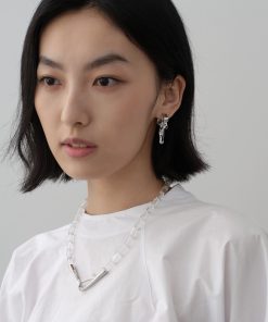 Minimalist Vintage Bow Earrings - Unique Irregular Design, Versatile Niche Style for Everyday Elegance