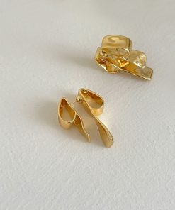 Minimalist Vintage Bow Earrings - Unique Irregular Design, Versatile Niche Style for Everyday Elegance