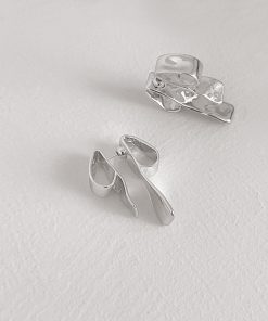 Minimalist Vintage Bow Earrings - Unique Irregular Design, Versatile Niche Style for Everyday Elegance