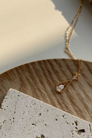 Minimalist Zircon Water Drop Necklace for Women - French-Style Clavicle Chain, Super Fairy Accessory in Cold Aesthetic