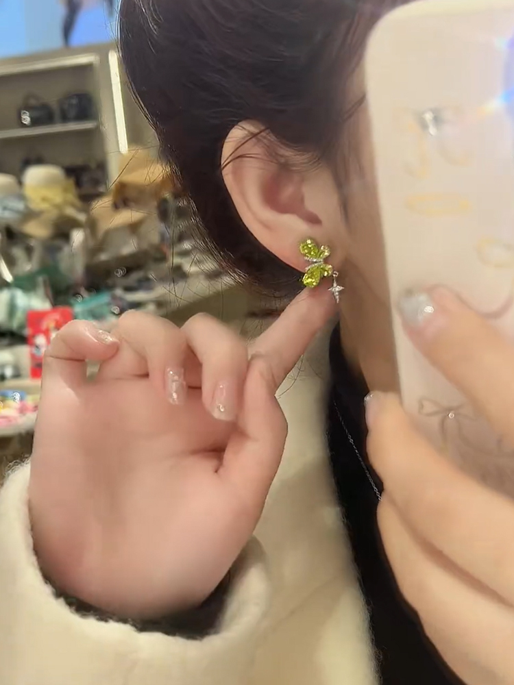 Mint Zircon Butterfly Stud Earrings - Elegant Niche Design, Versatile Fresh High-End Jewelry for Stylish Outfits Mint Zircon Butterfly Stud Earrings - Elegant Niche Design, Versatile Fresh High-End Jewelry for Stylish Outfits