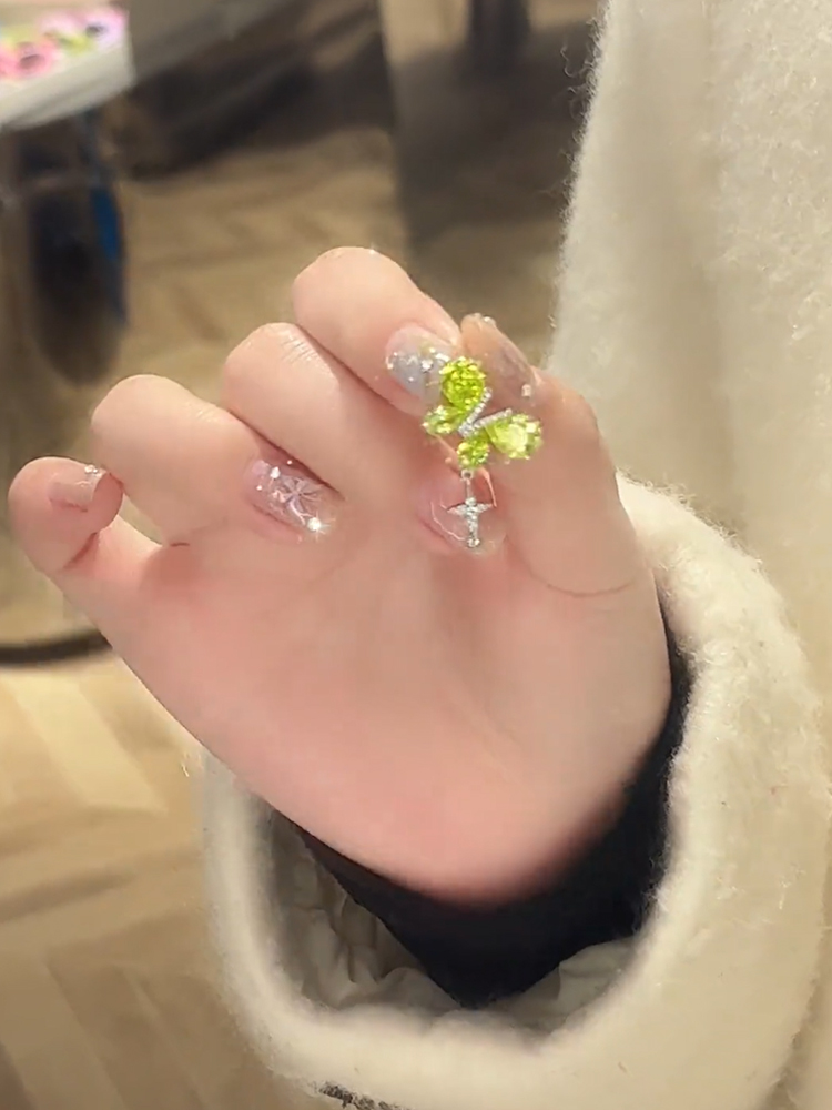 Mint Zircon Butterfly Stud Earrings - Elegant Niche Design, Versatile Fresh High-End Jewelry for Stylish Outfits Mint Zircon Butterfly Stud Earrings - Elegant Niche Design, Versatile Fresh High-End Jewelry for Stylish Outfits