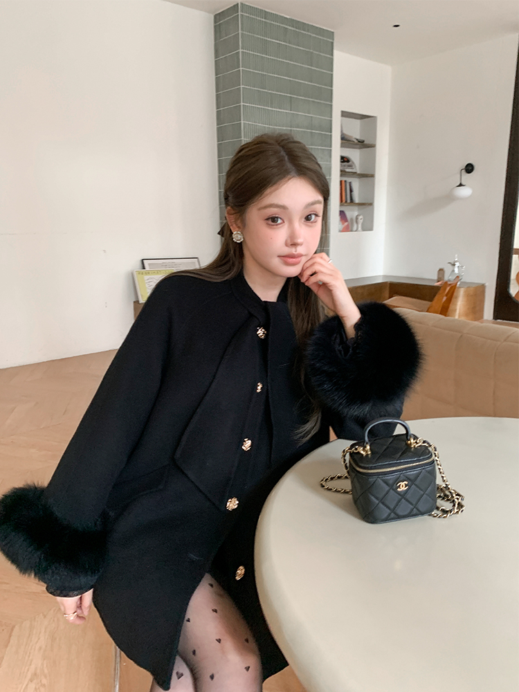 Mrs. Hepburn-Style Black Double-Sided Wool Coat for Women with Fox Fur Trim - 2025 High-End Outerwear Mrs. Hepburn-Style Black Double-Sided Wool Coat for Women with Fox Fur Trim - 2025 High-End Outerwear