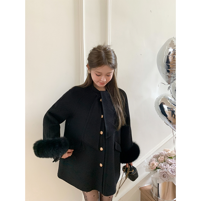 Mrs. Hepburn-Style Black Double-Sided Wool Coat for Women with Fox Fur Trim - 2025 High-End Outerwear Mrs. Hepburn-Style Black Double-Sided Wool Coat for Women with Fox Fur Trim - 2025 High-End Outerwear