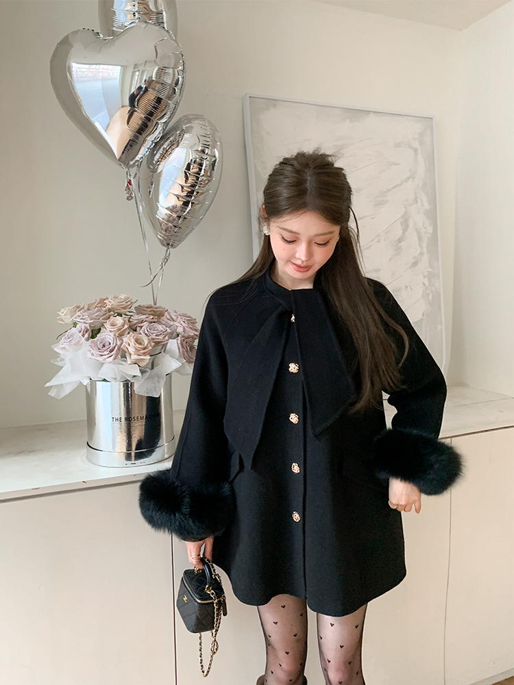 Mrs. Hepburn-Style Black Double-Sided Wool Coat for Women with Fox Fur Trim - 2025 High-End Outerwear Mrs. Hepburn-Style Black Double-Sided Wool Coat for Women with Fox Fur Trim - 2025 High-End Outerwear