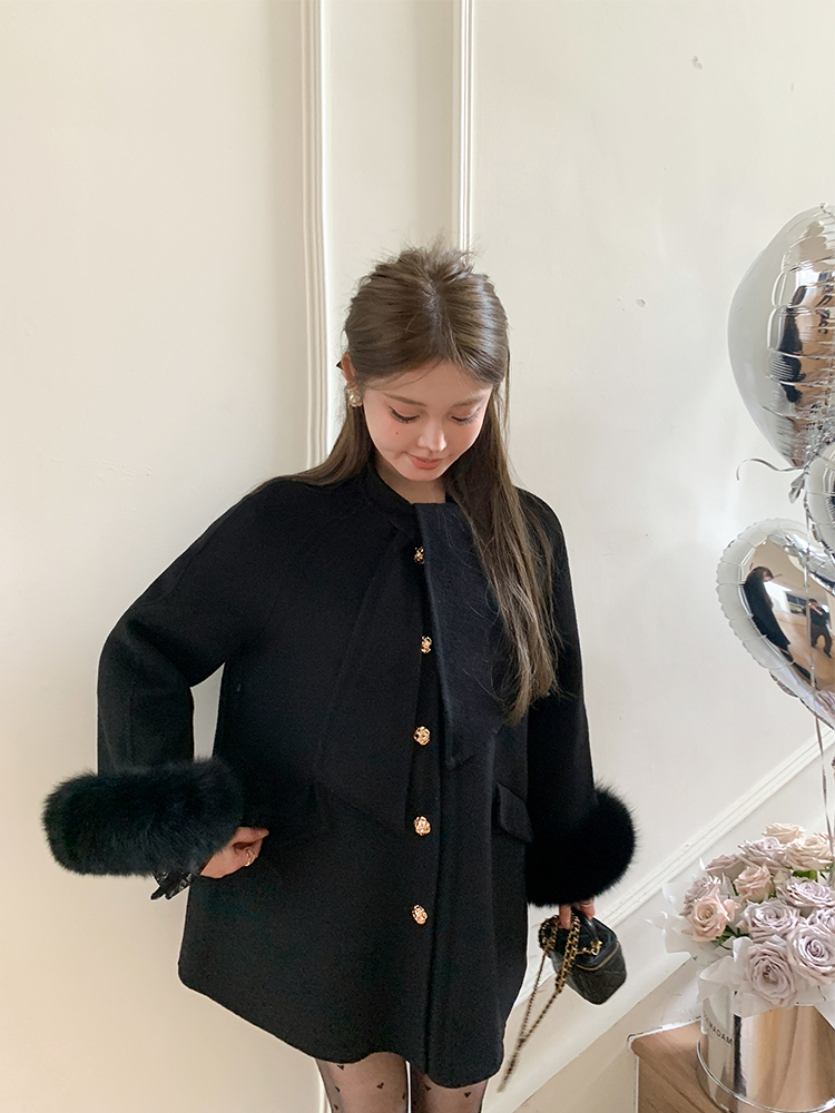 Mrs. Hepburn-Style Black Double-Sided Wool Coat for Women with Fox Fur Trim - 2025 High-End Outerwear Mrs. Hepburn-Style Black Double-Sided Wool Coat for Women with Fox Fur Trim - 2025 High-End Outerwear