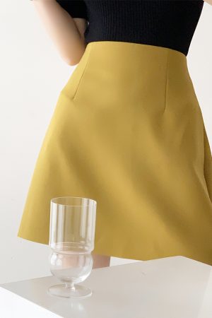 Mustard Yellow Vintage Bodycon Midi Skirt, High-Waisted, Slimming, Minimalist Design for Commuting, Three-Dimensional, Wrinkle-Resistant