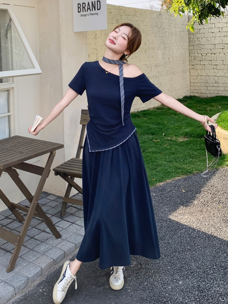 Navy Blue Off-Shoulder Top and Skirt Two-Piece Set - Elegant Summer OOTD for a Chic, Age-Reducing Look Navy Blue Off-Shoulder Top and Skirt Two-Piece Set - Elegant Summer OOTD for a Chic, Age-Reducing Look