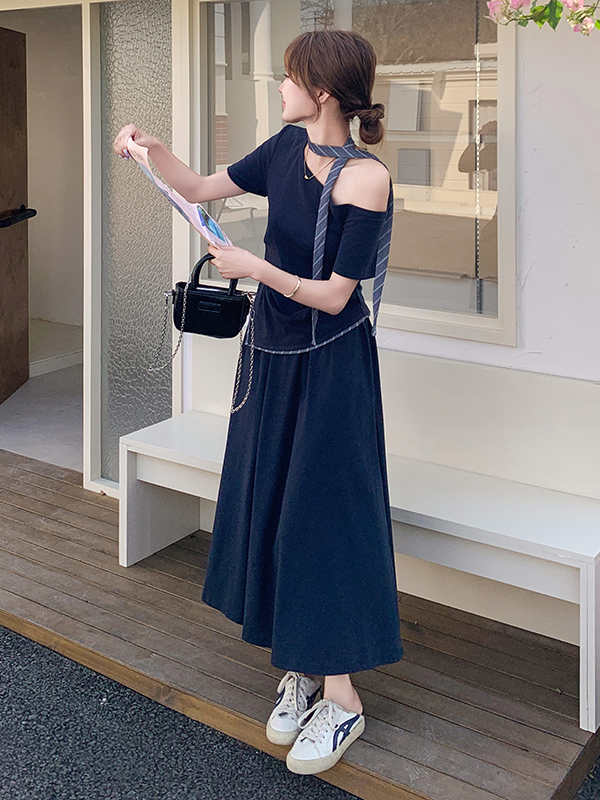 Navy Blue Off-Shoulder Top and Skirt Two-Piece Set - Elegant Summer OOTD for a Chic, Age-Reducing Look Navy Blue Off-Shoulder Top and Skirt Two-Piece Set - Elegant Summer OOTD for a Chic, Age-Reducing Look
