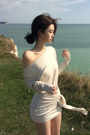 Off-Shoulder Long Sleeve Bodycon Dress for Women - French Style, Waist-Cinching, Spicy Girl Fashion for Spring and Summer