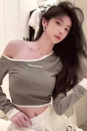 Off-Shoulder Long Sleeve T-Shirt for Women - Slim Fit 24ss Letter Print Top with Slanted Neckline for Early Autumn Style