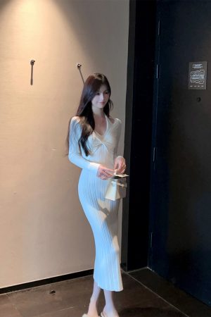 Off-Shoulder White Knitted Bodycon Dress - Mid-Length, Waist-Defining Slim Fit for Autumn & Winter - Trendy Casual Style