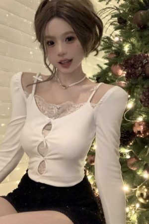 One-Shoulder Short Faux Two-Piece Top with Bell Sleeves and Lace Edge Splicing - Trendy Women's Autumn/Winter Fashion