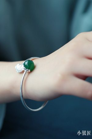 Open-Ended 925 Sterling Silver Ruyi Bracelet for Women with Natural Green Agate Crystal - Simple Elegant Longevity Design