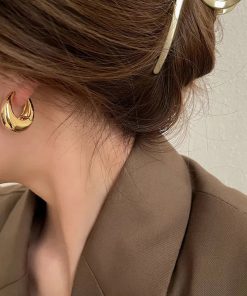 Outfits With Trousers Casual, Winter Outfits Scarf Cold Weather - Minimal Round Earrings