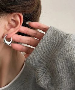 Outfits With Trousers Casual, Winter Outfits Scarf Cold Weather - Minimal Round Earrings