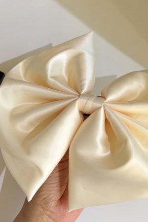 Oversized Bow Hair Clip - Minimalist Black and White Spring Accessory - High-End Korean Style Fashion Statement