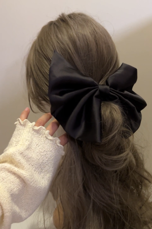 Oversized Bow Hair Clip - Minimalist Black and White Spring Accessory - High-End Korean Style Fashion Statement