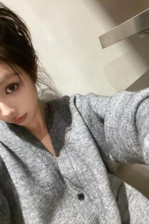 Oversized Pumpkin Korean Style V-Neck Loose Knit Cardigan - Versatile and Slimming Women's Sweater Coat