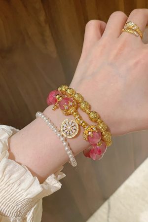 Peach Blossom Pink Strawberry Crystal Compass Bracelet - INS Style Light Luxury Women's Wristband, Niche Design Accessory