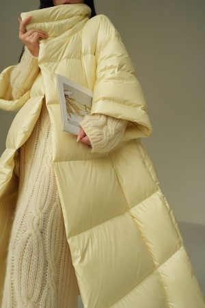 Peach Over-Knee Extra Long Down Jacket for Women - Thickened Cold-Resistant Canglan Design, Perfect for Winter Fashion