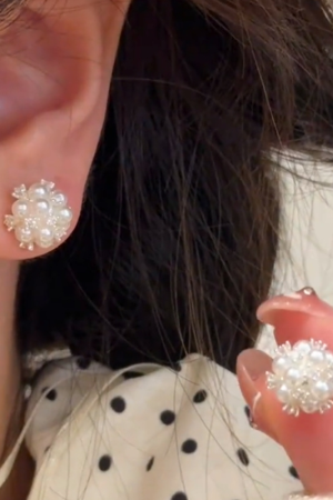 Pearl Hydrangea Stud Earrings for Women - Trendy 2025 Model, Versatile High-End Ear Accessories, Elegant Jewelry for Any Occasion
