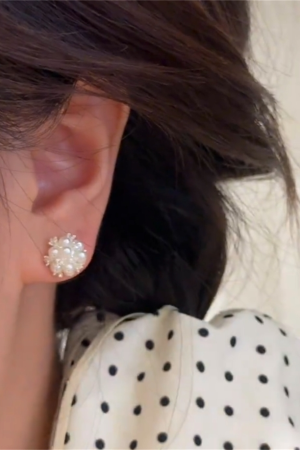Pearl Hydrangea Stud Earrings for Women - Trendy 2025 Model, Versatile High-End Ear Accessories, Elegant Jewelry for Any Occasion