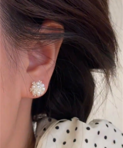 Pearl Hydrangea Stud Earrings for Women - Trendy 2025 Model, Versatile High-End Ear Accessories, Elegant Jewelry for Any Occasion