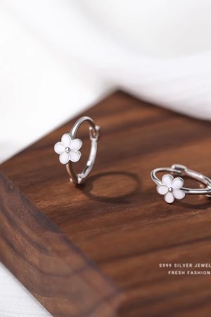 Petal Earrings for Women, 2025 Trendy Ear Clips, High-End Feel, No-Sleep Design, Chic Hoops, Stylish Ear Accessories