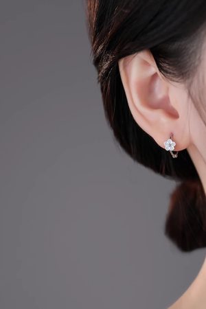 Petal Earrings for Women, 2025 Trendy Ear Clips, High-End Feel, No-Sleep Design, Chic Hoops, Stylish Ear Accessories