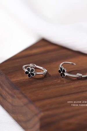 Petal Earrings for Women, 2025 Trendy Ear Clips, High-End Feel, No-Sleep Design, Chic Hoops, Stylish Ear Accessories