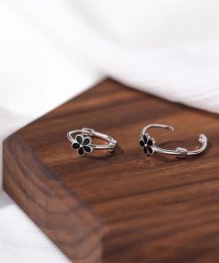 Petal Earrings for Women, 2025 Trendy Ear Clips, High-End Feel, No-Sleep Design, Chic Hoops, Stylish Ear Accessories