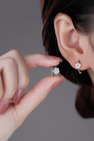 Petal Earrings for Women, 2025 Trendy Ear Clips, High-End Feel, No-Sleep Design, Chic Hoops, Stylish Ear Accessories