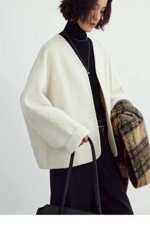 Petite Camel Cashmere No-Button Short V-Neck Coat in Su Bo Changqing Style - Chic Minimalist Outerwear for Fall and Winter