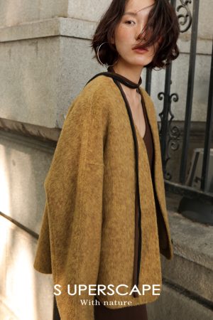 Petite Camel Cashmere No-Button Short V-Neck Coat in Su Bo Changqing Style - Chic Minimalist Outerwear for Fall and Winter