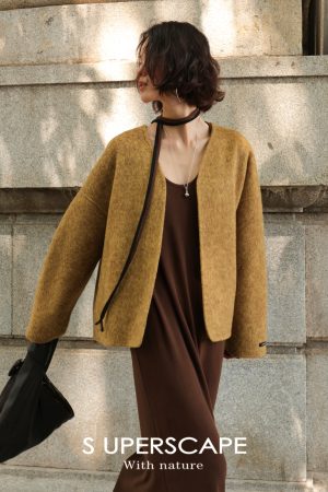 Petite Camel Cashmere No-Button Short V-Neck Coat in Su Bo Changqing Style - Chic Minimalist Outerwear for Fall and Winter
