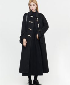 Petite Hepburn-Style Black Woolen Duffle Coat with Toggles, Mid-Length Spring 2025 Fashion for a Chic 90s Look