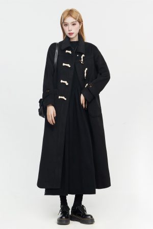 Petite Hepburn-Style Black Woolen Duffle Coat with Toggles, Mid-Length Spring 2025 Fashion for a Chic 90s Look